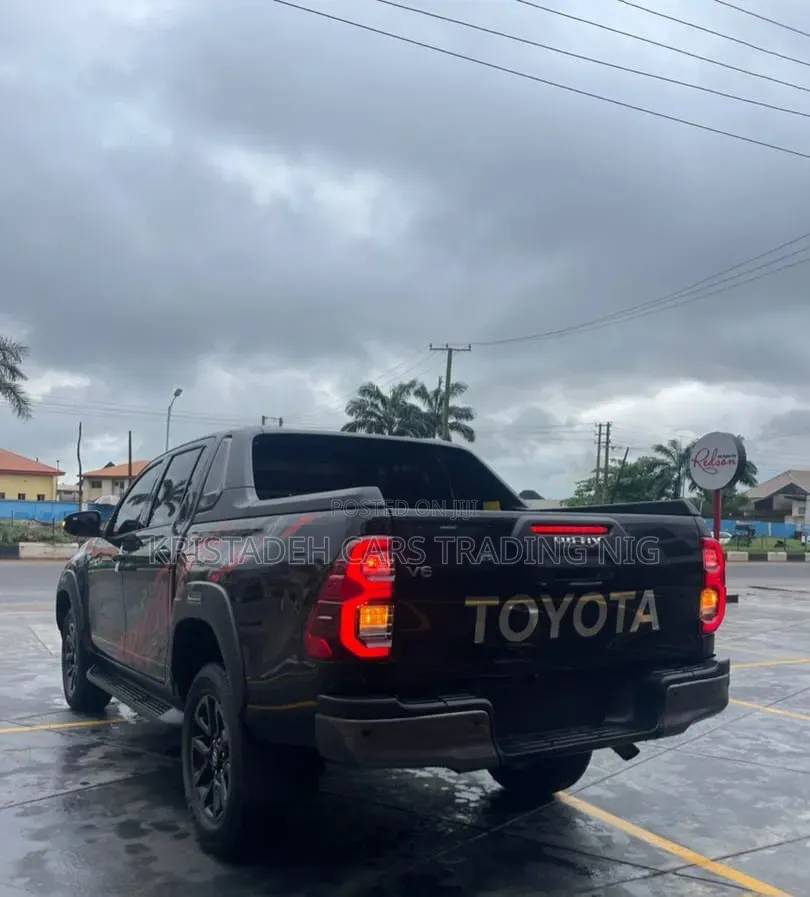New Toyota Hilux 2026 Black
