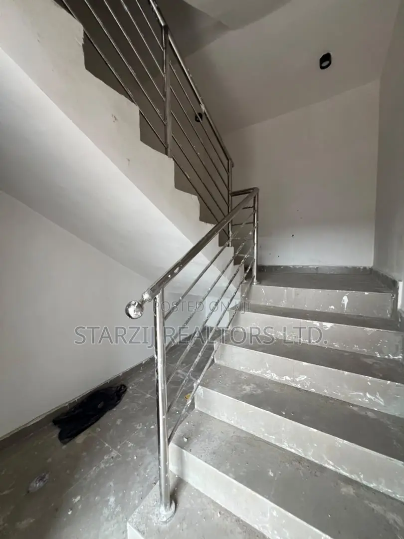 3bdrm Block of Flats in Mabushi for sale