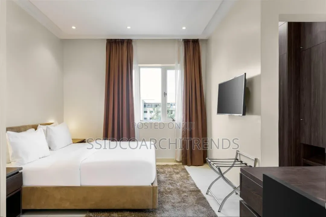 Furnished 3bdrm Apartment in Gated Compound, Adeola Odeku for rent