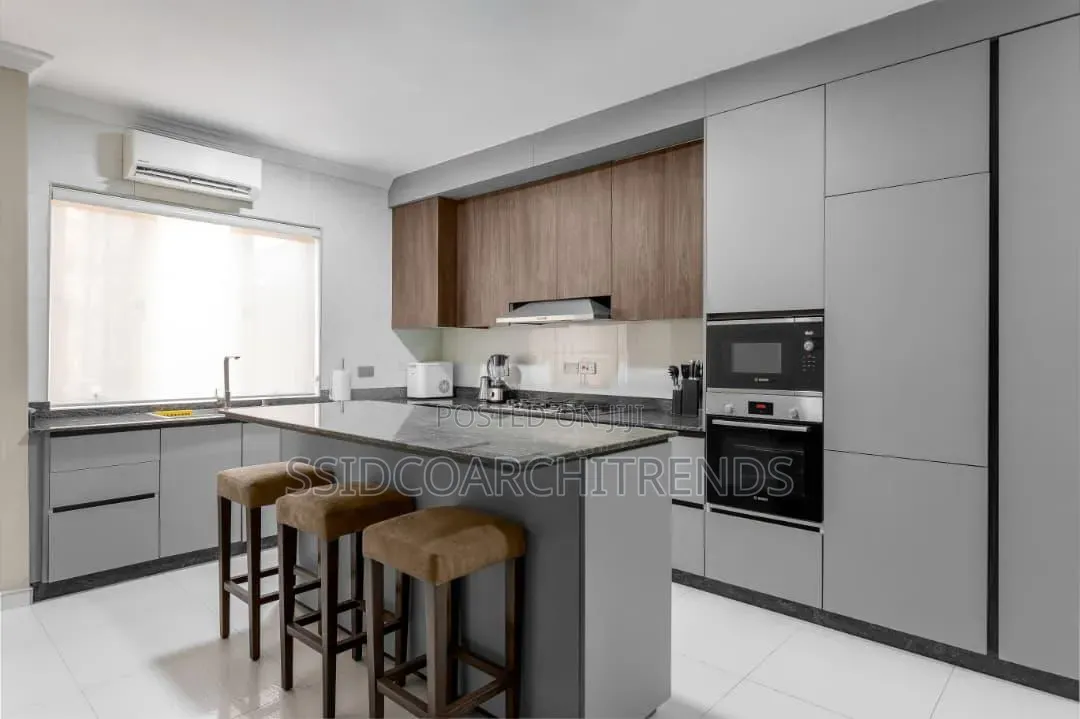 Furnished 3bdrm Apartment in Gated Compound, Adeola Odeku for rent