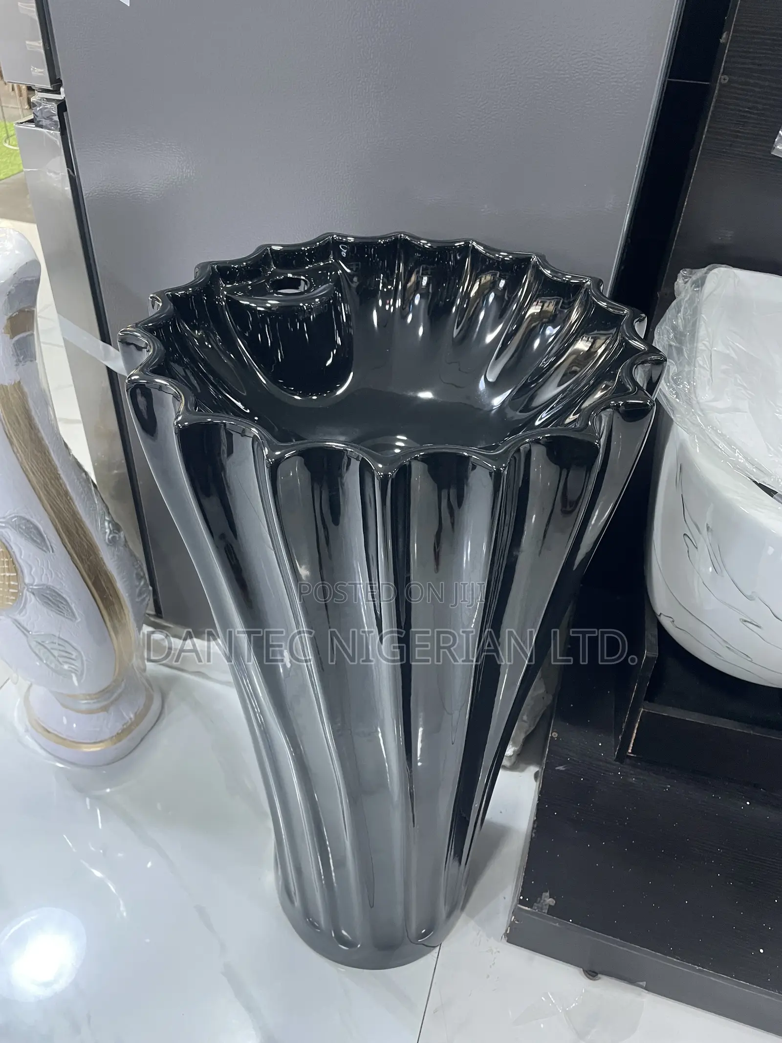 Black Free Standing Wahing Hand Basin