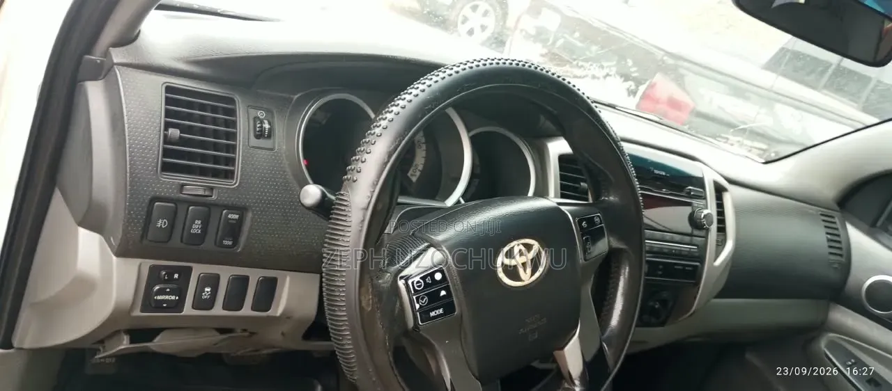 Toyota Tacoma PreRunner Regular Cab 2012 White