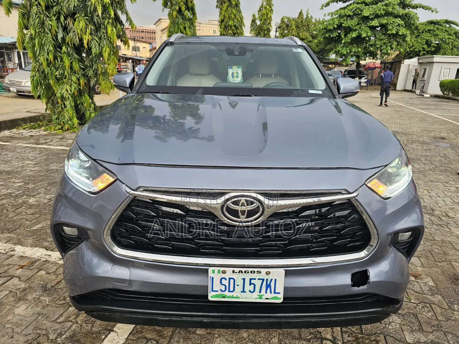 Toyota Highlander XLE 2022 Blue