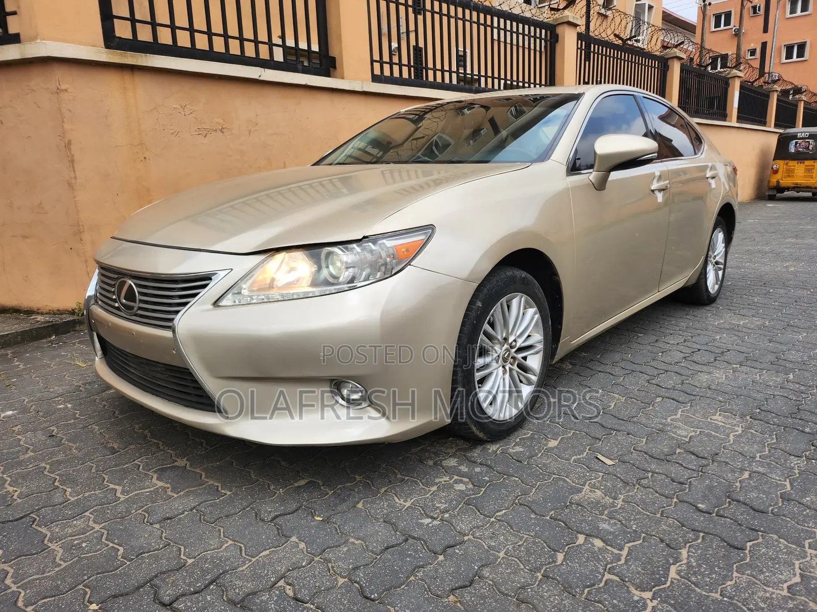 Lexus ES 350 FWD 2015 Gold