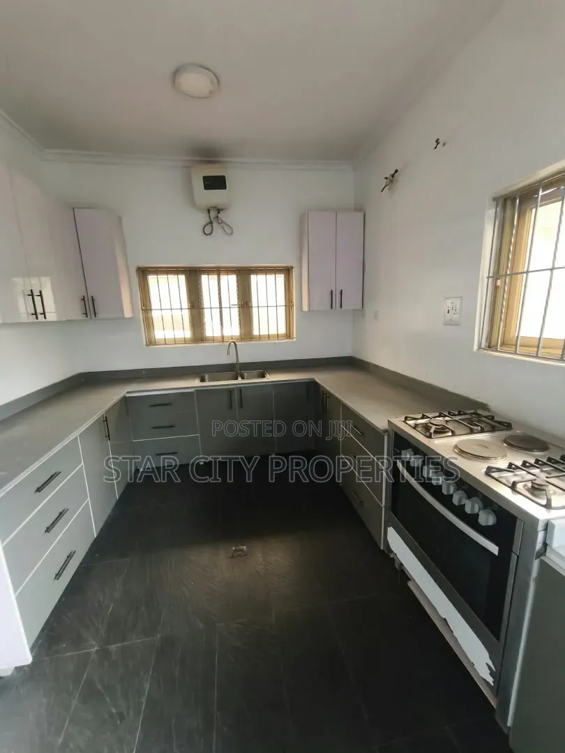 4bdrm Duplex in Ikeja Gra Lagos for rent