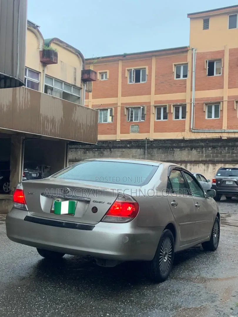 Toyota Camry 2005 Gold