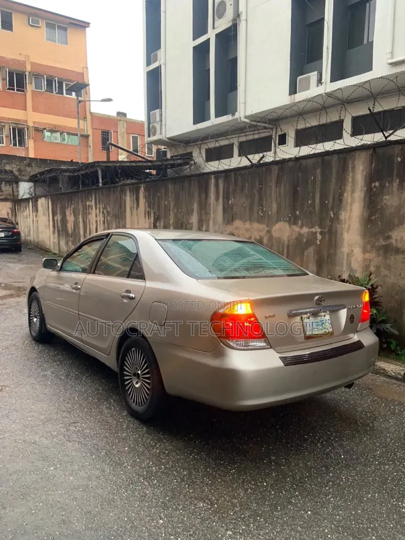 Toyota Camry 2005 Gold
