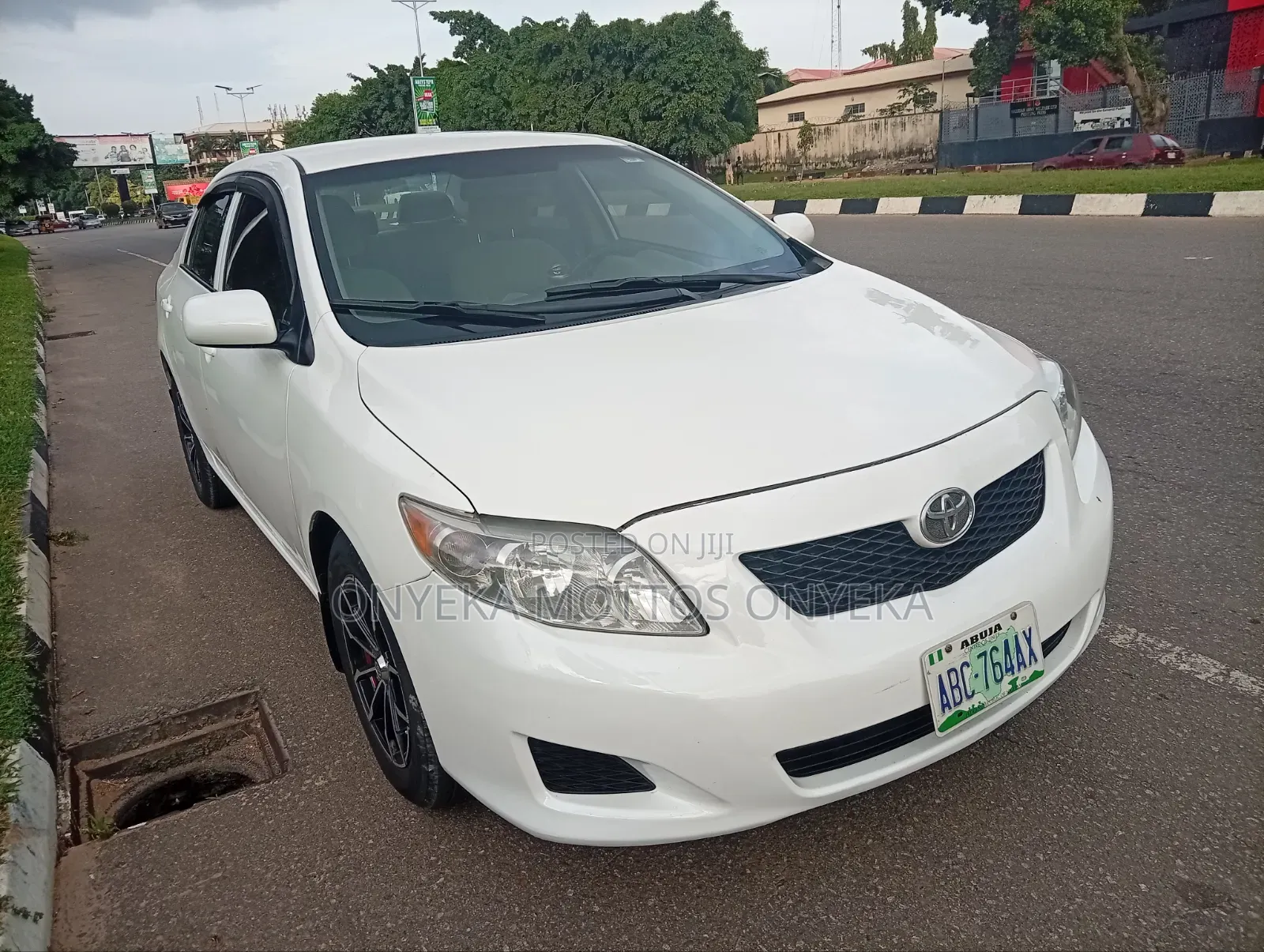 Toyota Corolla LE 4dr Sedan (1.8L 4cyl 4A) 2010 White