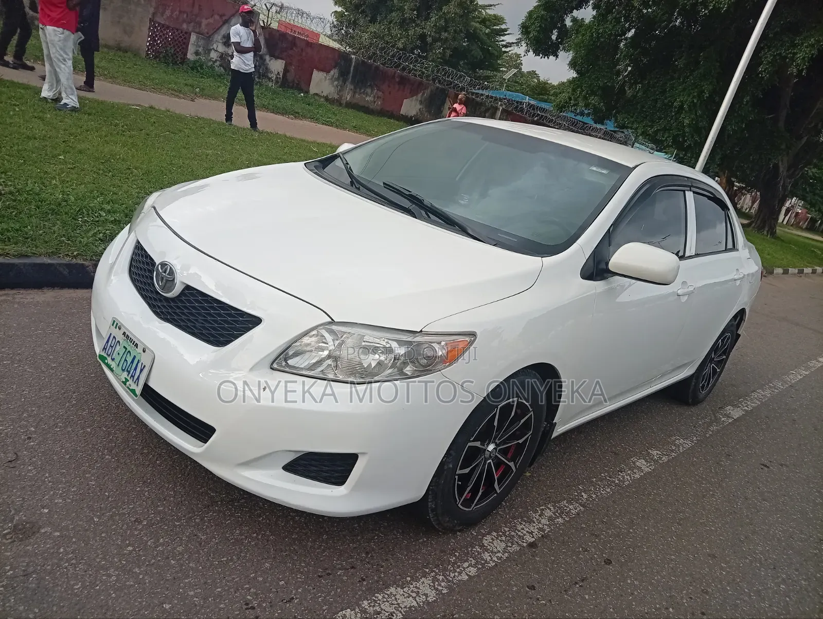 Toyota Corolla LE 4dr Sedan (1.8L 4cyl 4A) 2010 White