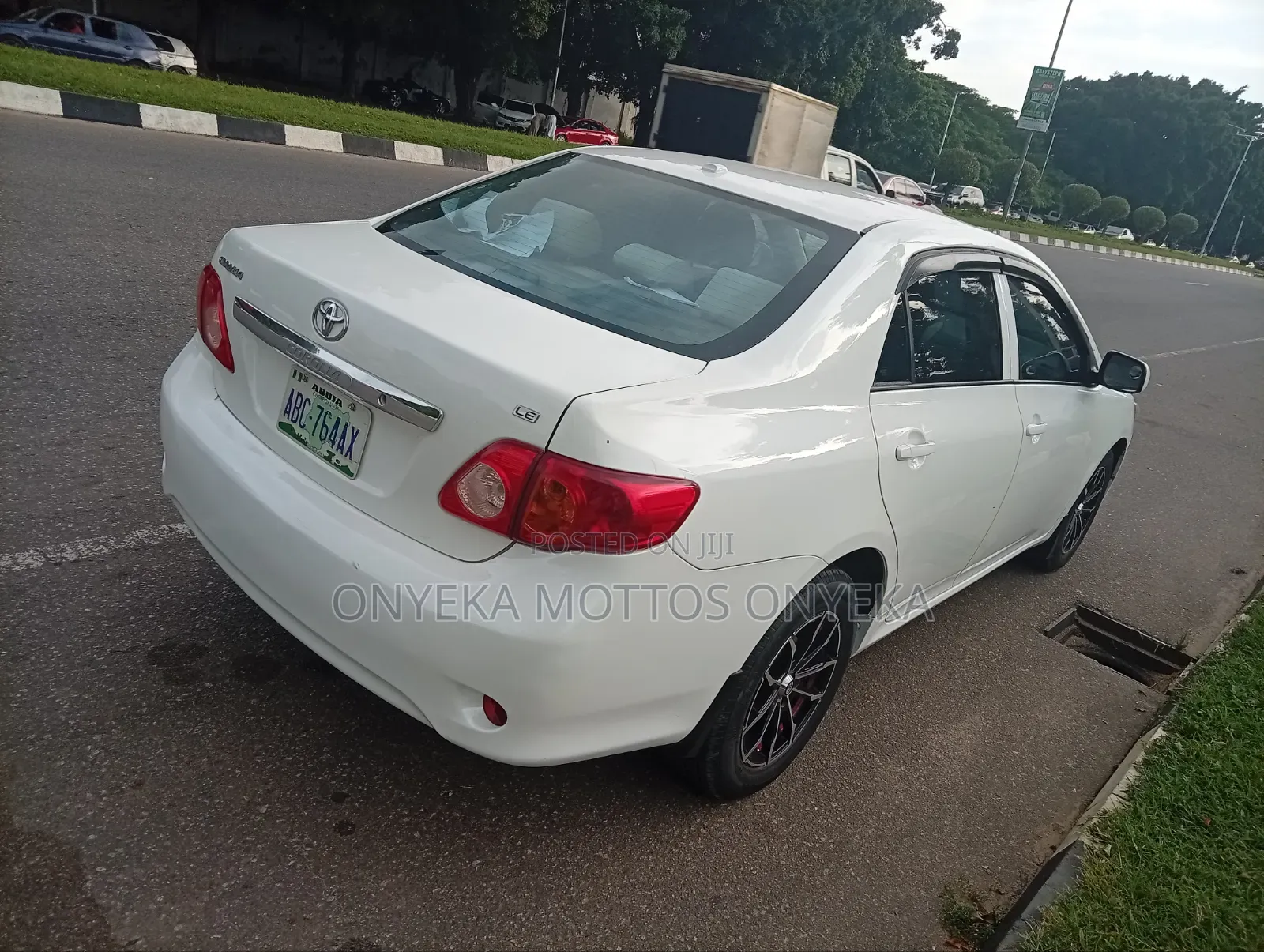 Toyota Corolla LE 4dr Sedan (1.8L 4cyl 4A) 2010 White