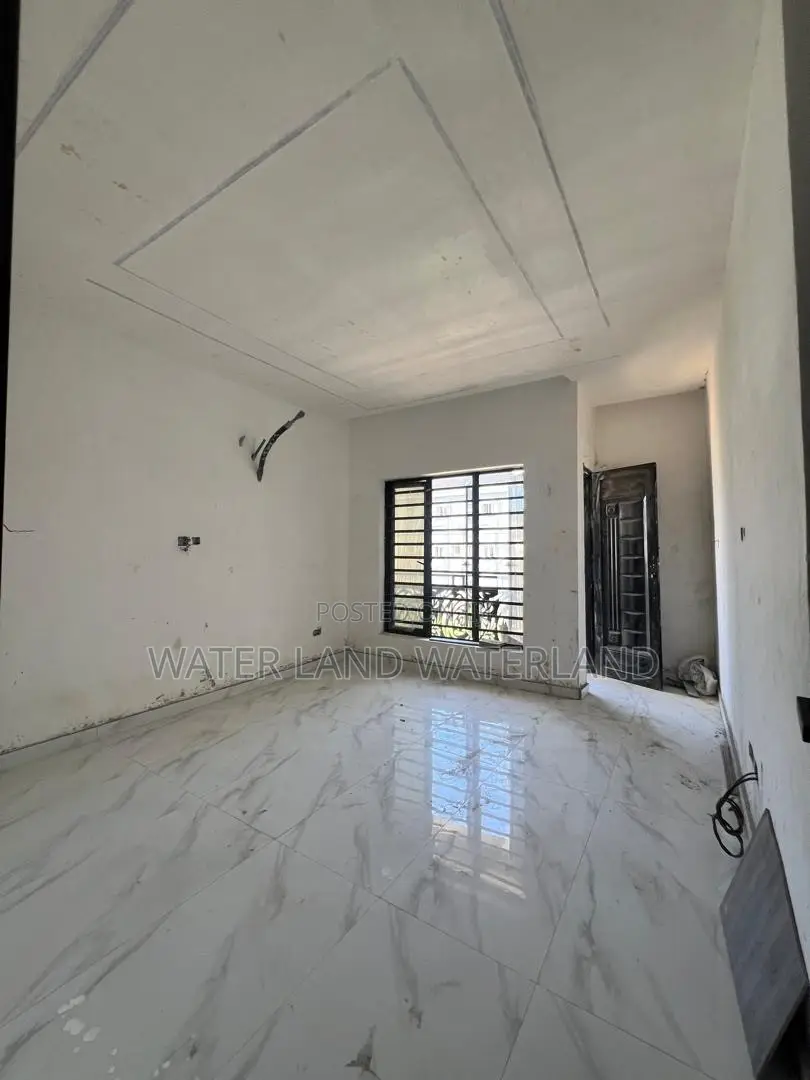 2bdrm Duplex in Green Oak Estate, VGC / Ajah for sale