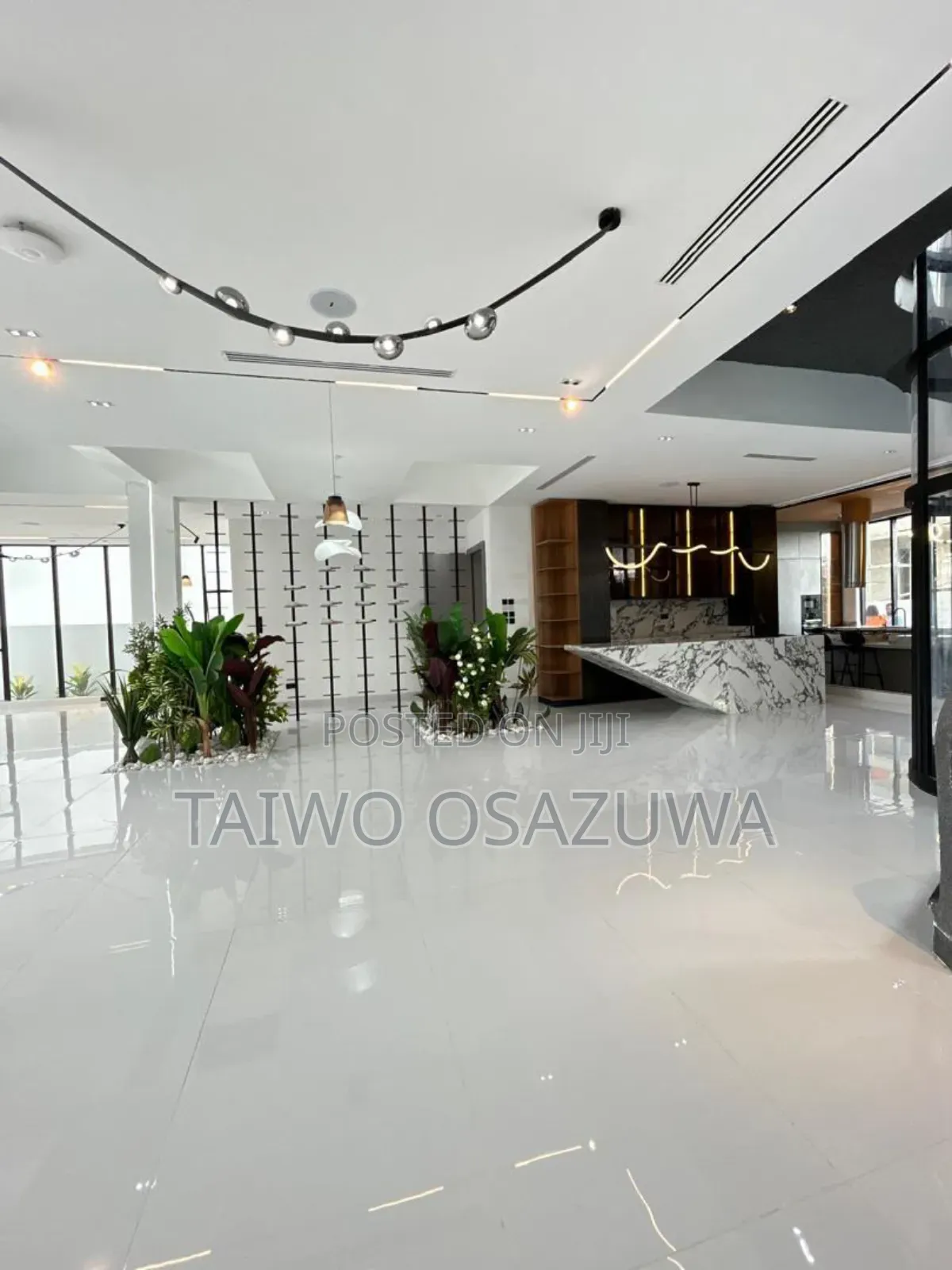 5bdrm Mansion in Osapa London for sale