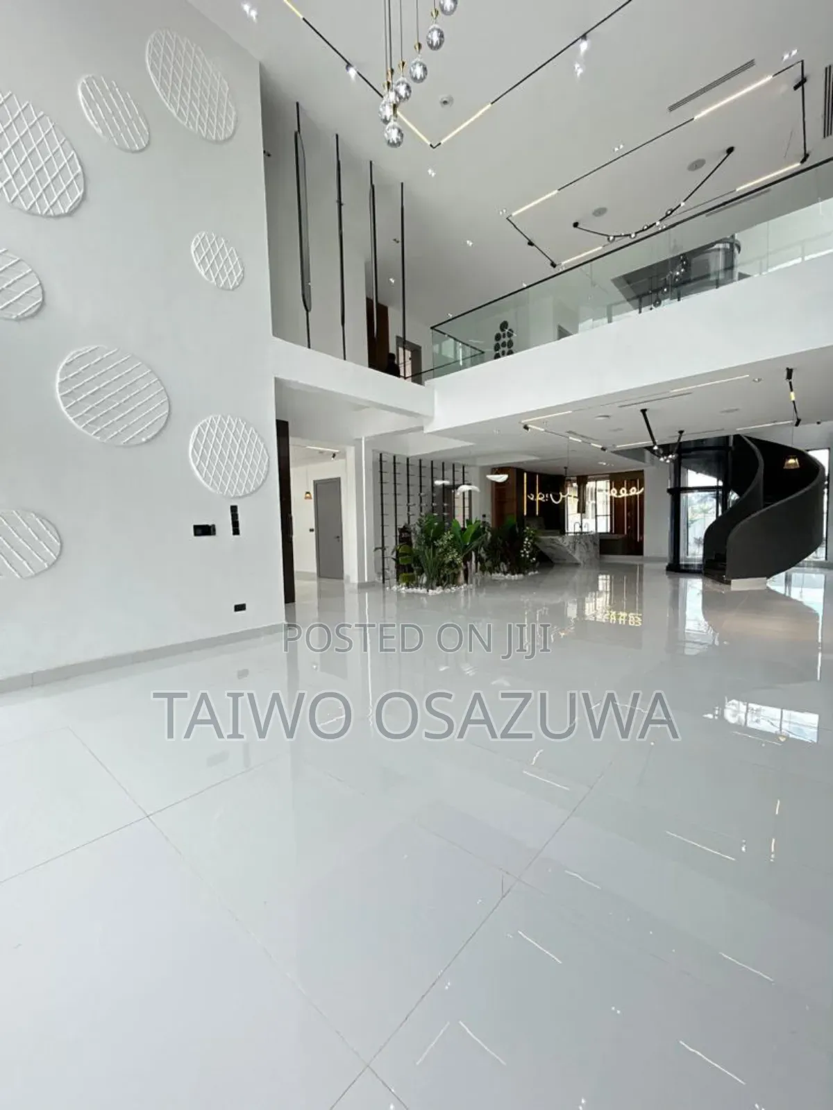 5bdrm Mansion in Osapa London for sale
