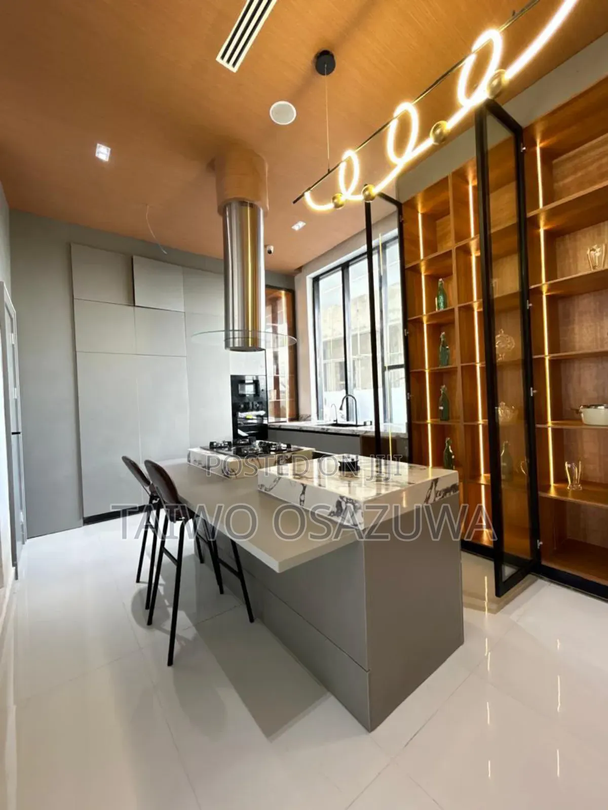 5bdrm Mansion in Osapa London for sale