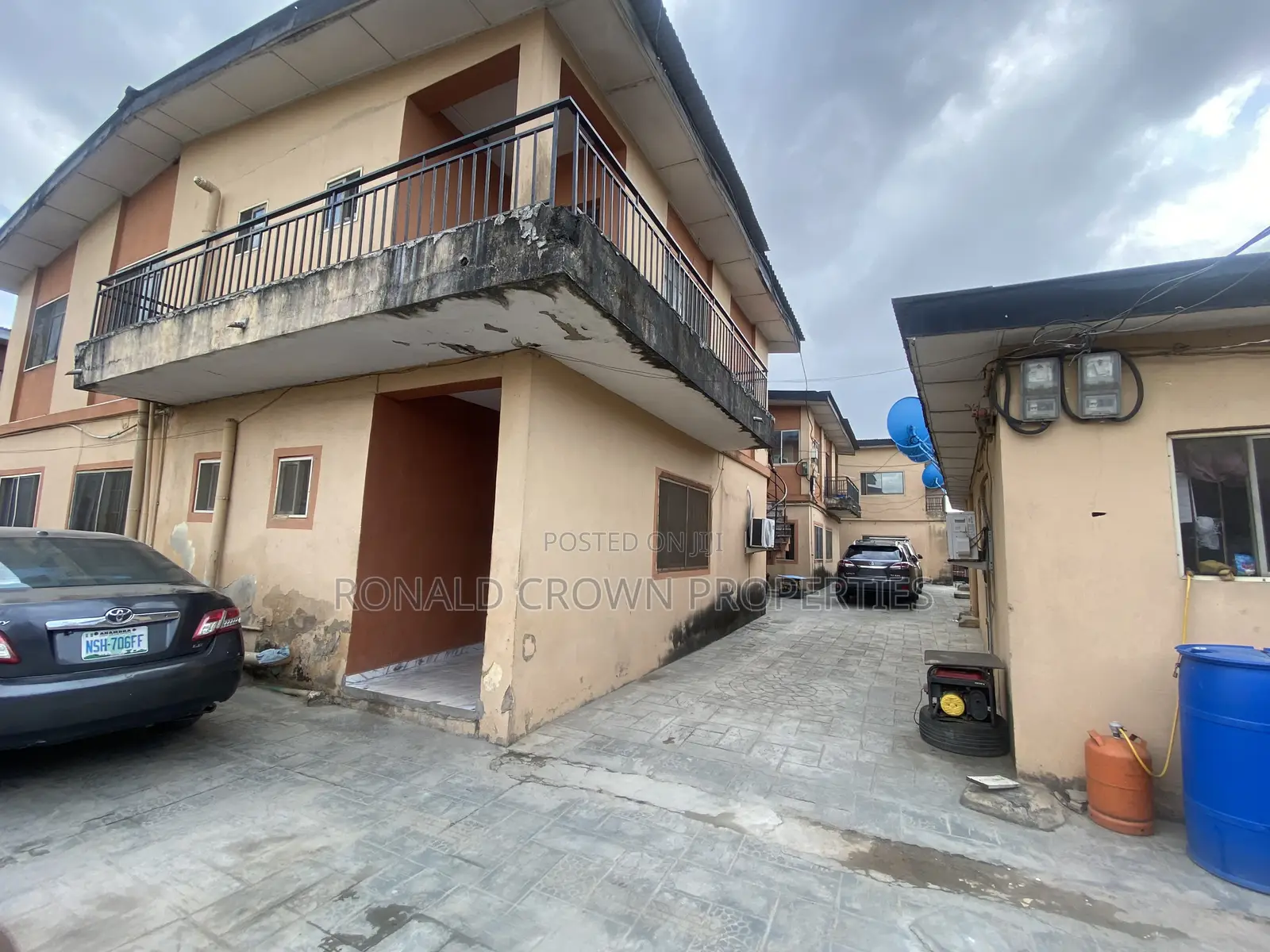 3bdrm Block of Flats in Ago Palace for sale