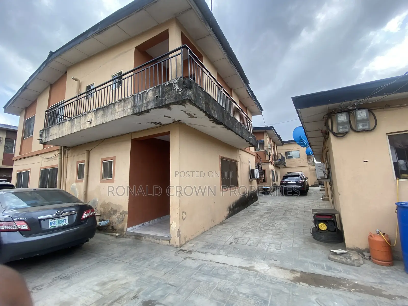3bdrm Block of Flats in Ago Palace for sale