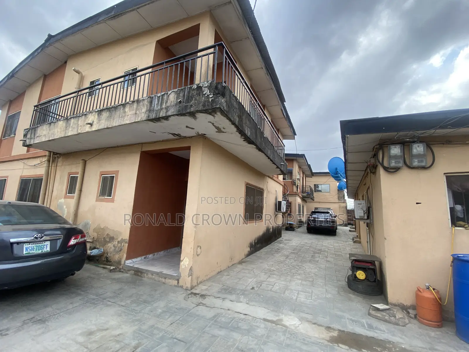 3bdrm Block of Flats in Ago Palace for sale