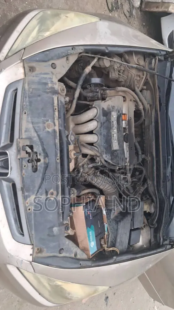 Honda Accord 2005 Gold