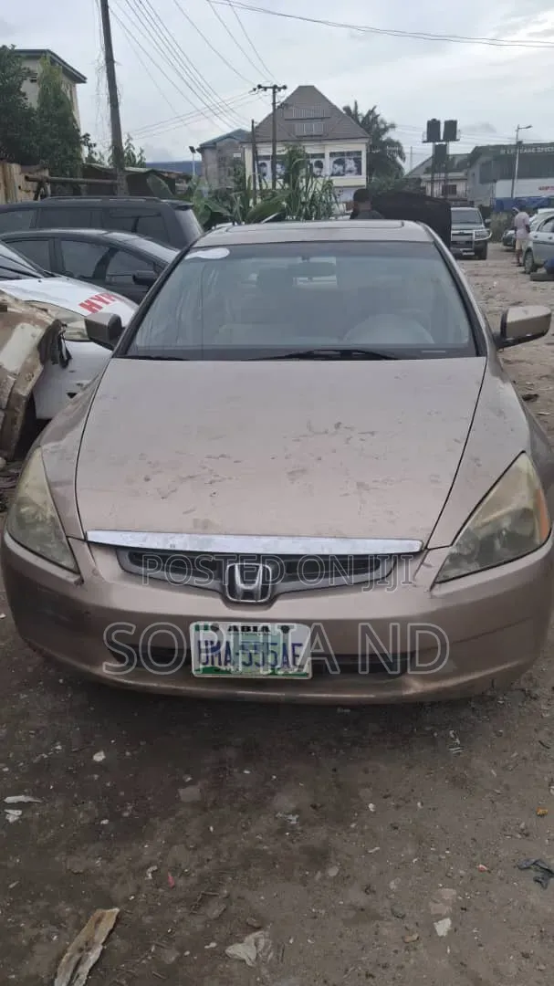 Honda Accord 2005 Gold