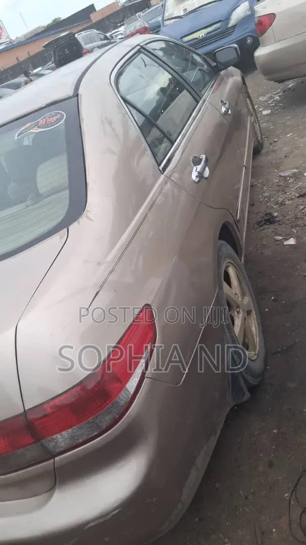Honda Accord 2005 Gold
