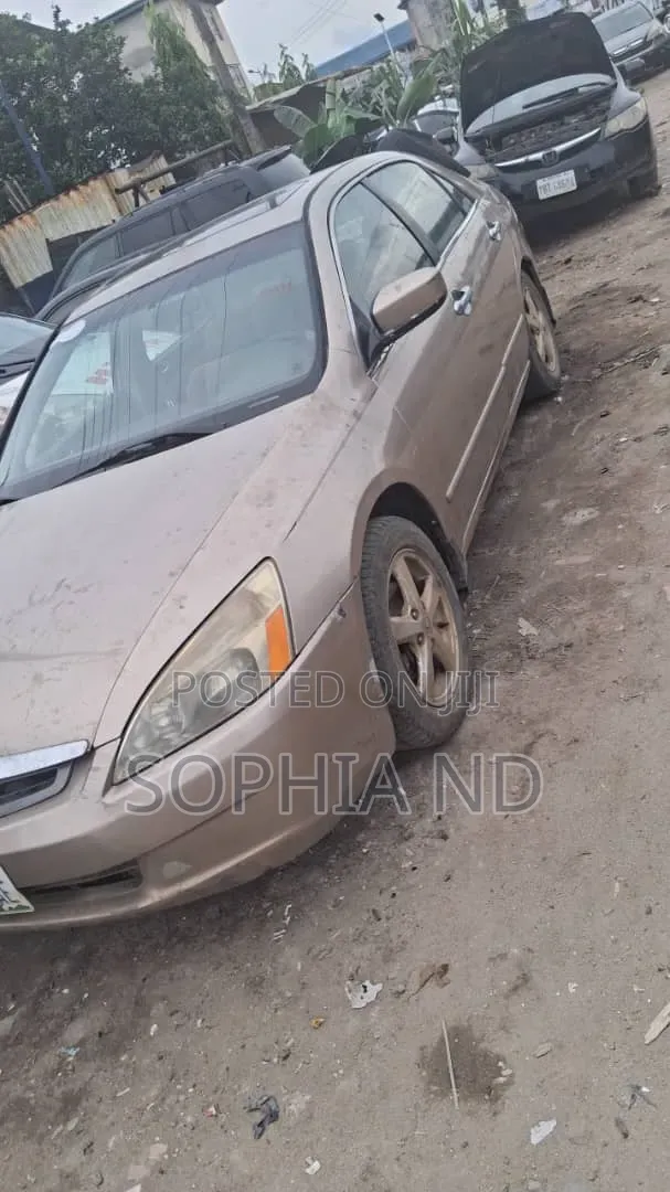 Honda Accord 2005 Gold