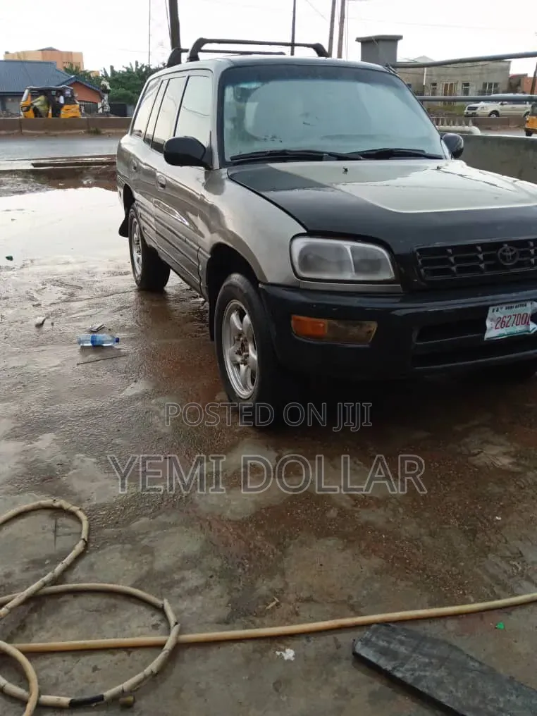 Toyota RAV4 Automatic 2000 Silver