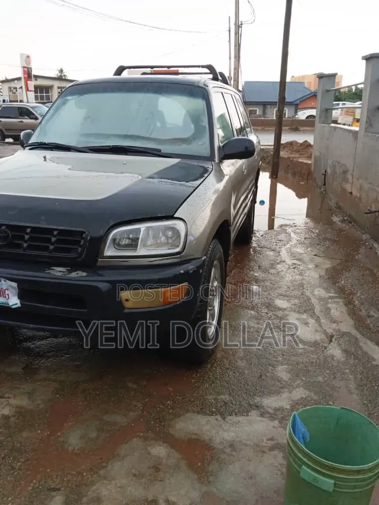 Toyota RAV4 Automatic 2000 Silver