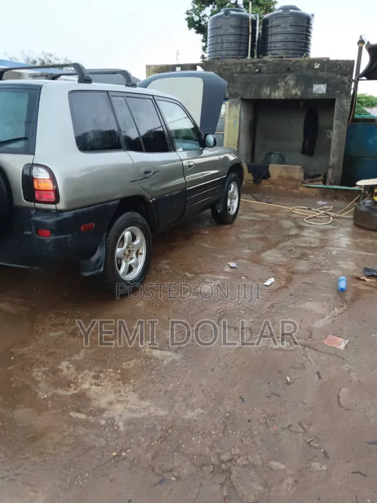Toyota RAV4 Automatic 2000 Silver
