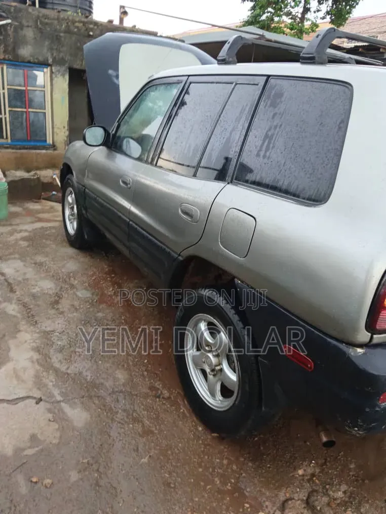 Toyota RAV4 Automatic 2000 Silver