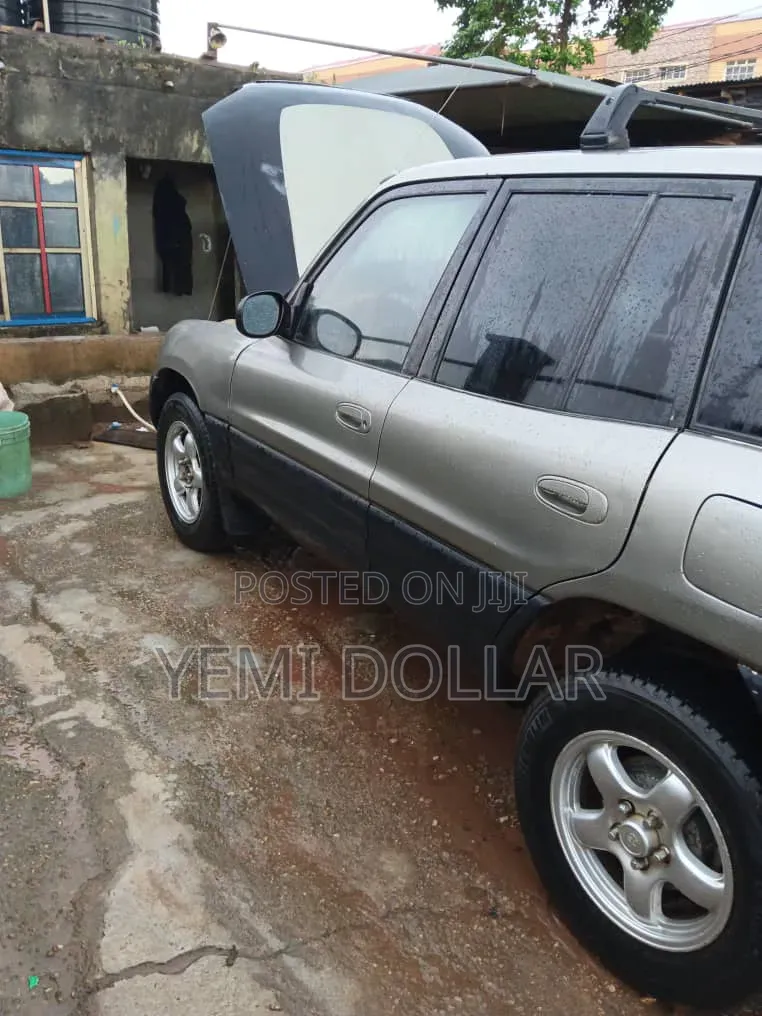 Toyota RAV4 Automatic 2000 Silver