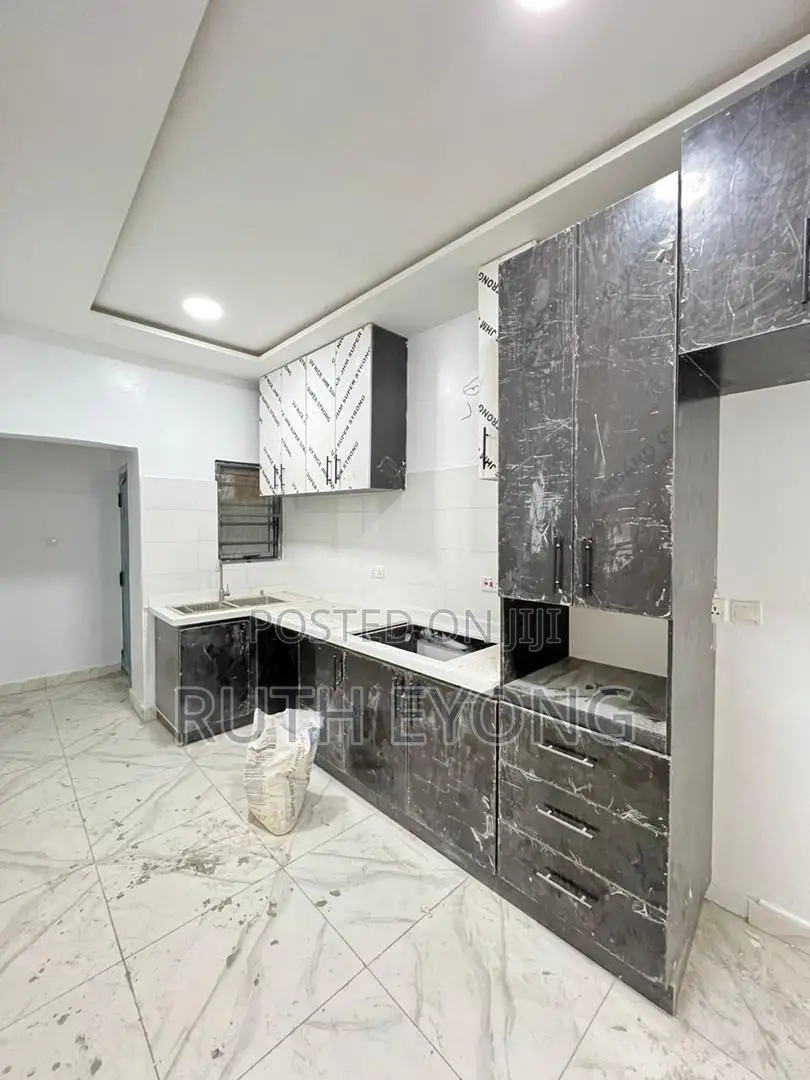 3bdrm Apartment in Ogombo for rent