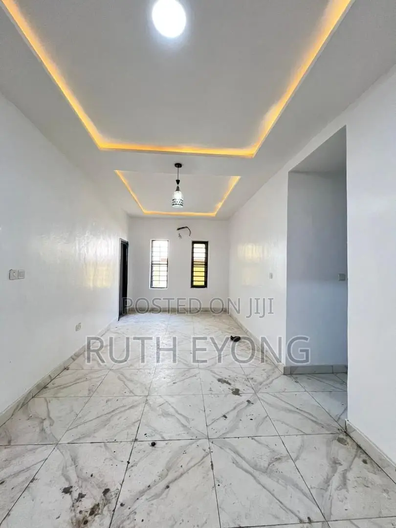3bdrm Apartment in Ogombo for rent