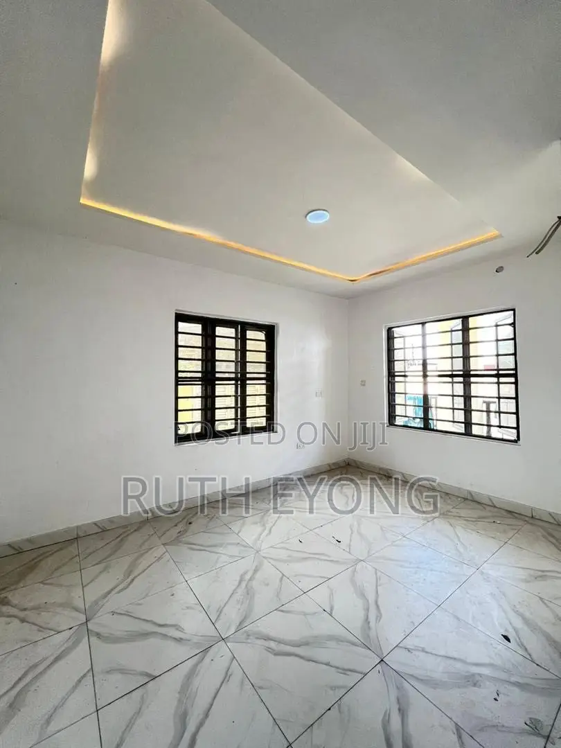 3bdrm Apartment in Ogombo for rent