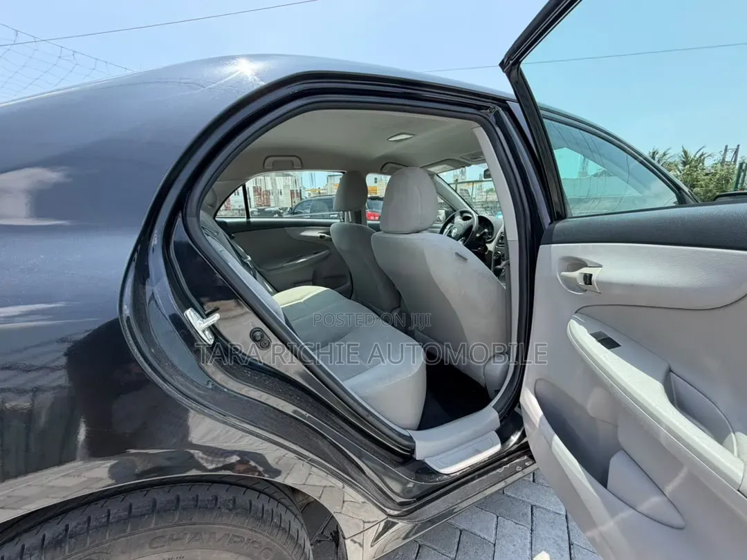 Toyota Corolla 2013 Black