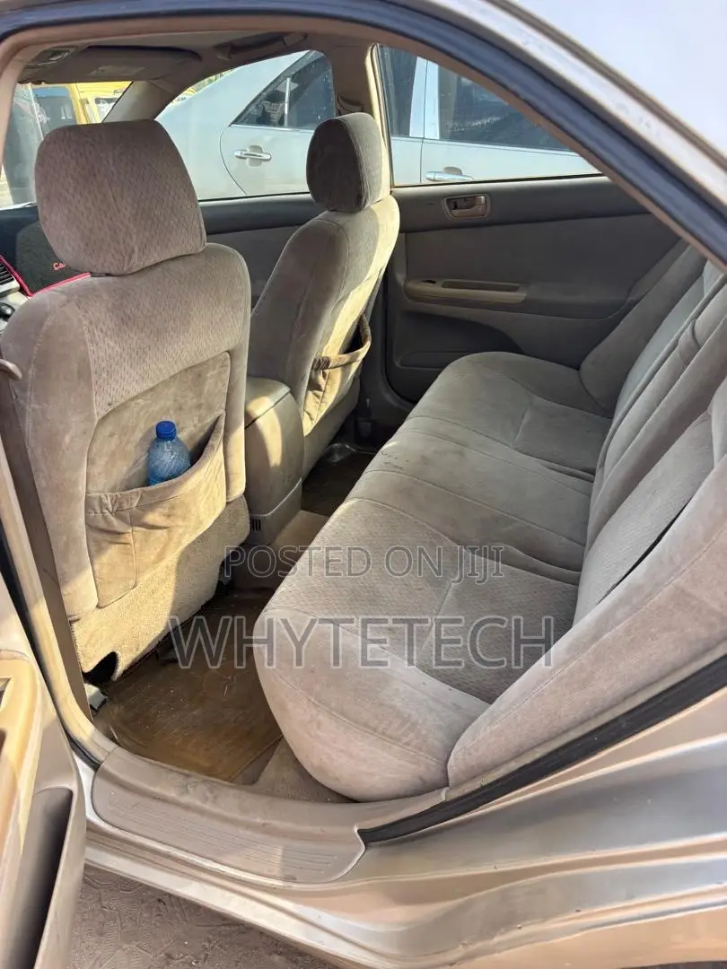 Toyota Camry XLE 4dr Sedan (2.4L 4cyl 4A) 2004 Gold