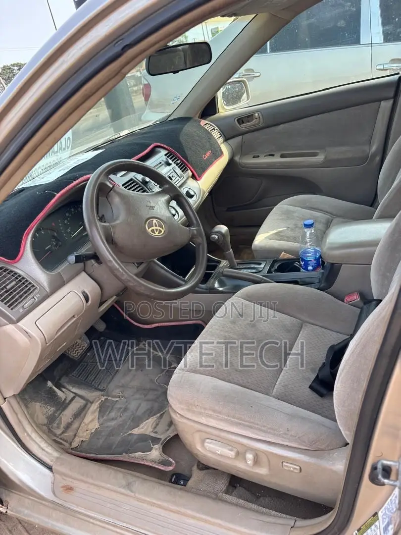 Toyota Camry XLE 4dr Sedan (2.4L 4cyl 4A) 2004 Gold
