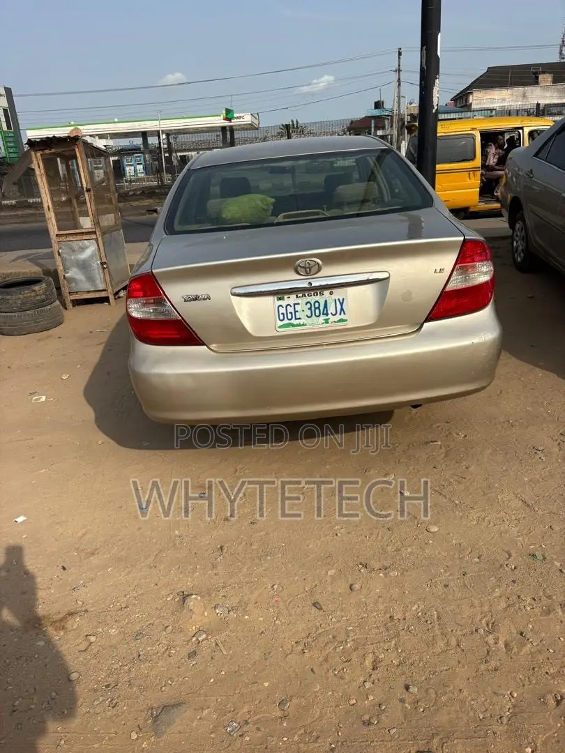Toyota Camry XLE 4dr Sedan (2.4L 4cyl 4A) 2004 Gold