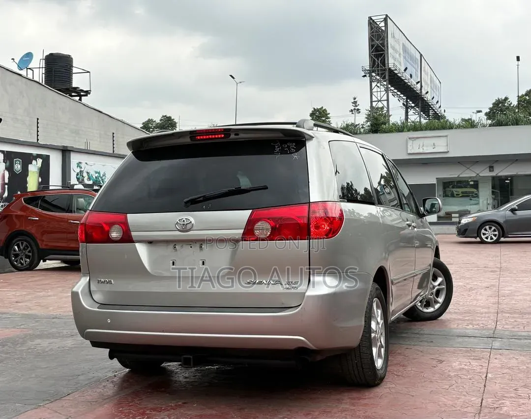 Toyota Sienna XLE 4WD 2007 Silver