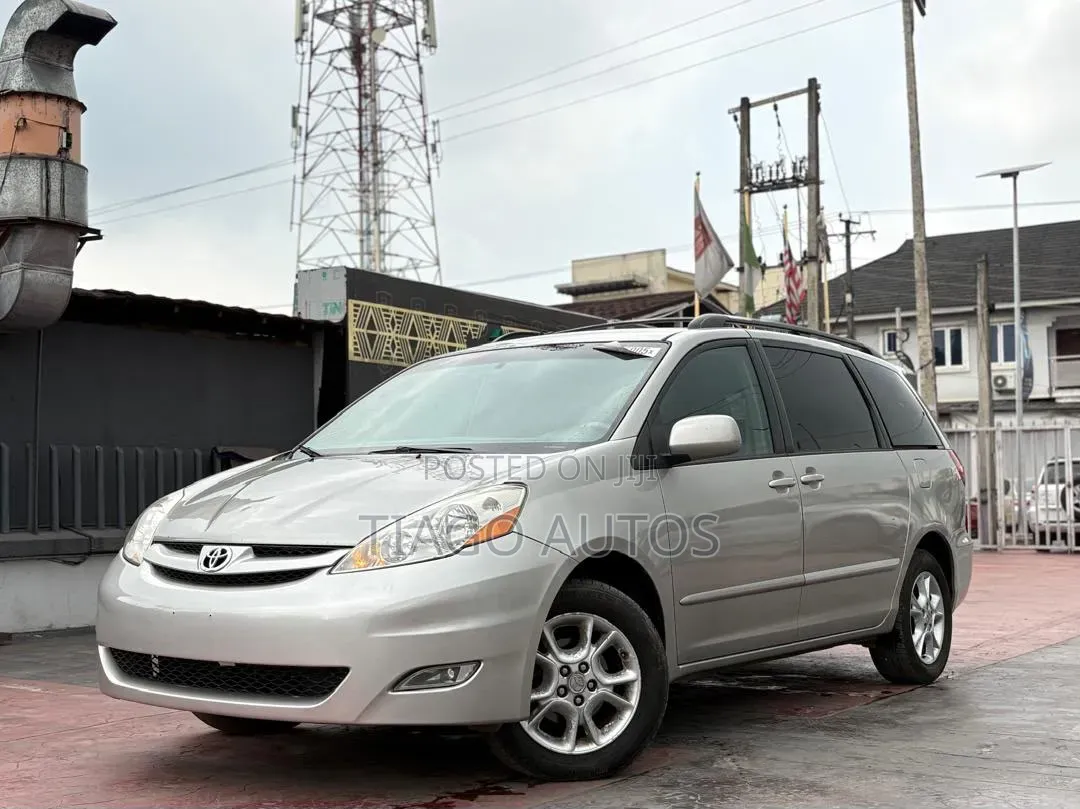 Toyota Sienna XLE 4WD 2007 Silver