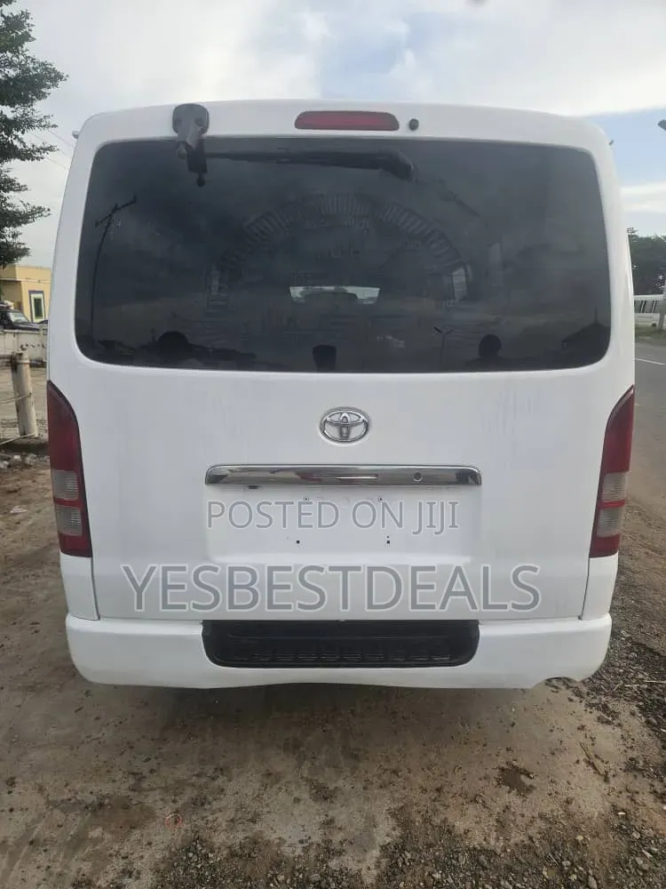 Toyota HiAce 2014 Black