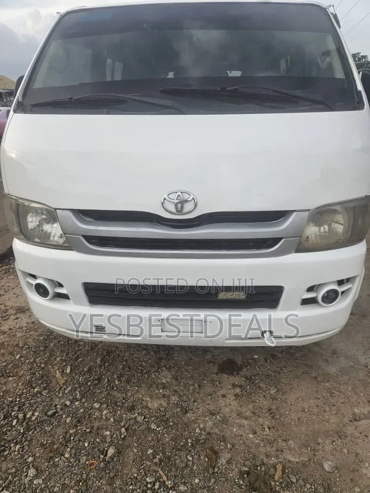 Toyota HiAce 2014 Black