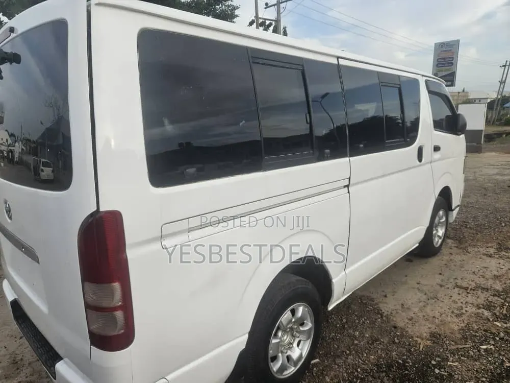 Toyota HiAce 2014 Black
