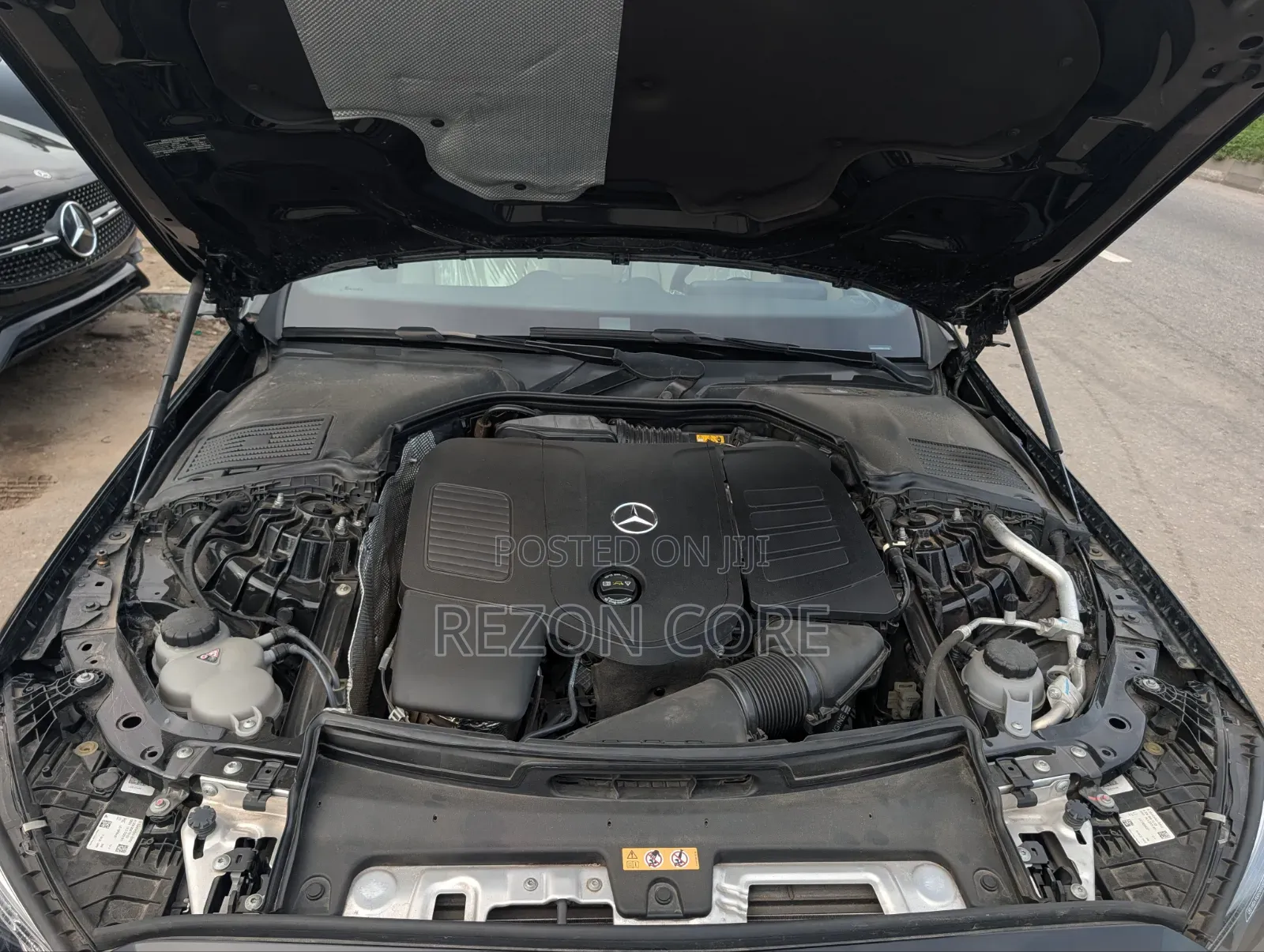 Mercedes-Benz C300 2023 Black