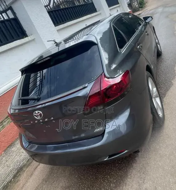 Toyota Venza V6 AWD 2012 Gray