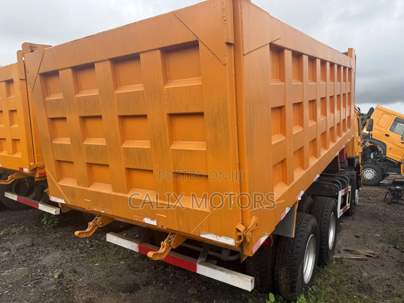Foreign Used Howo Dump Truck 371HP With 10tyres.