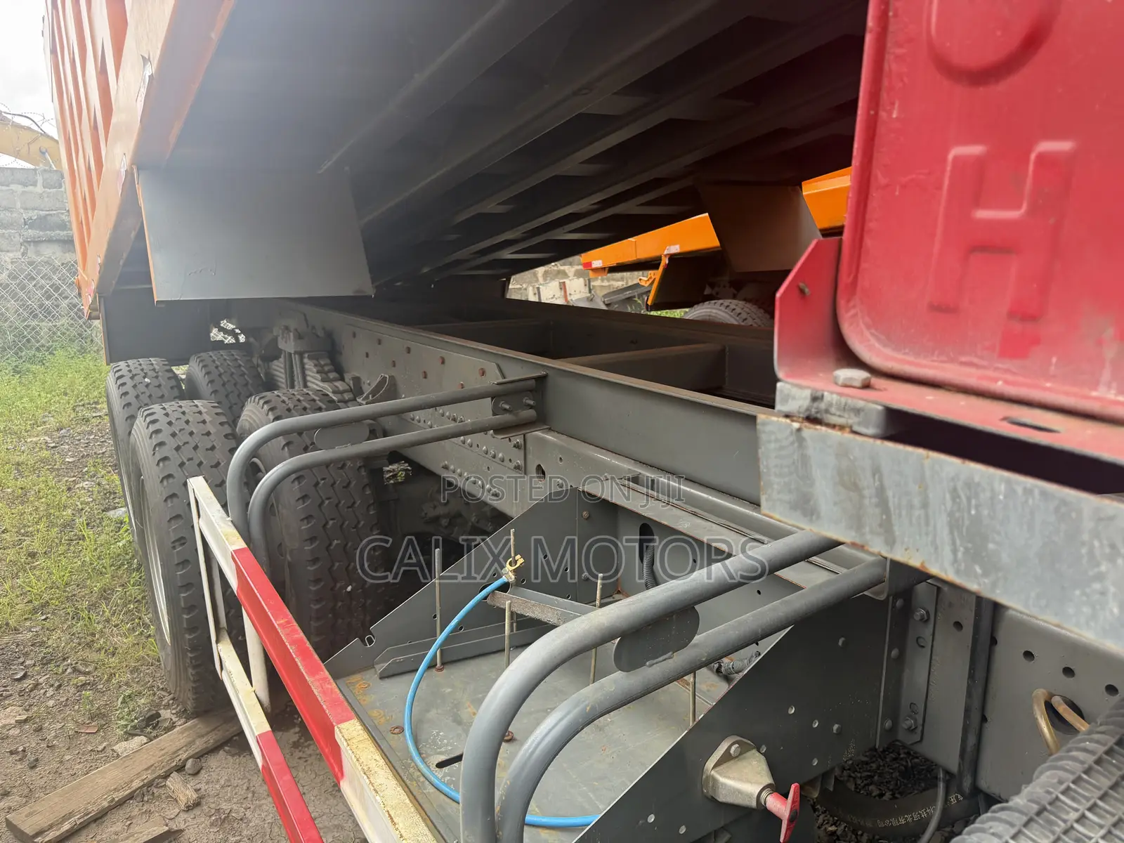 Foreign Used Howo Dump Truck 371HP With 10tyres.