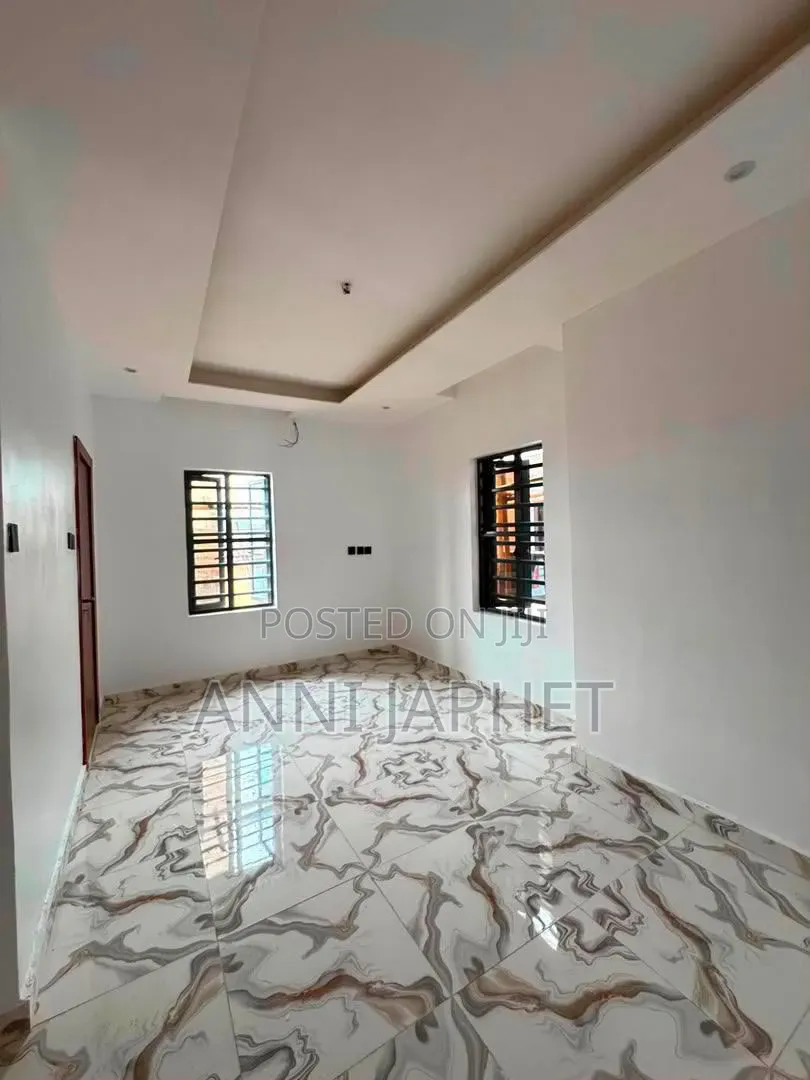 2bdrm Apartment in Surulere for sale