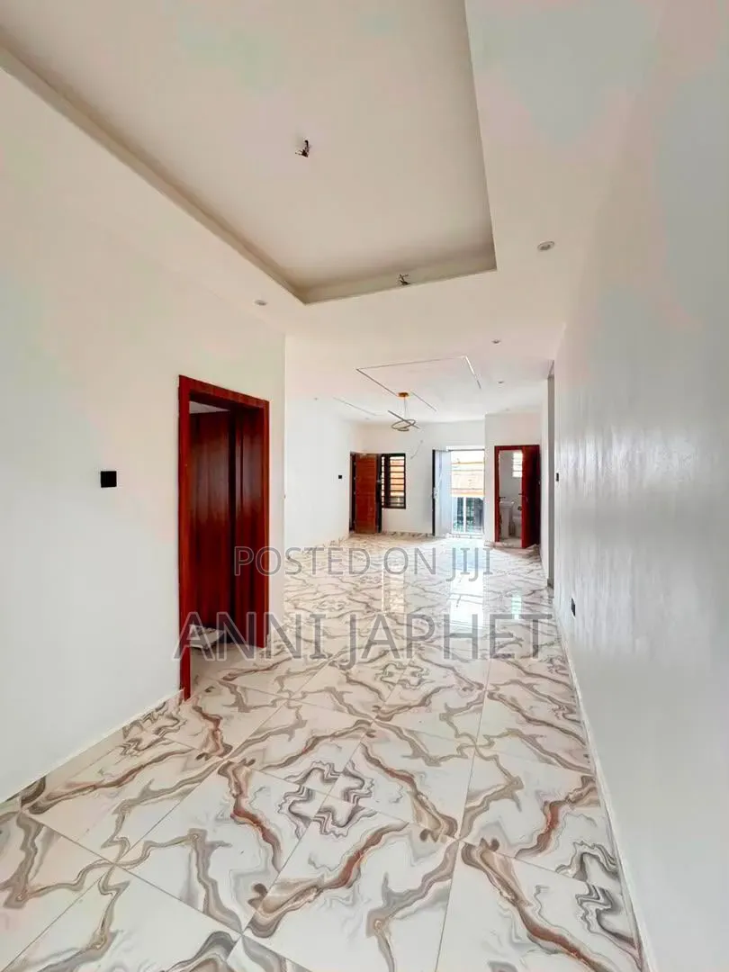 2bdrm Apartment in Surulere for sale