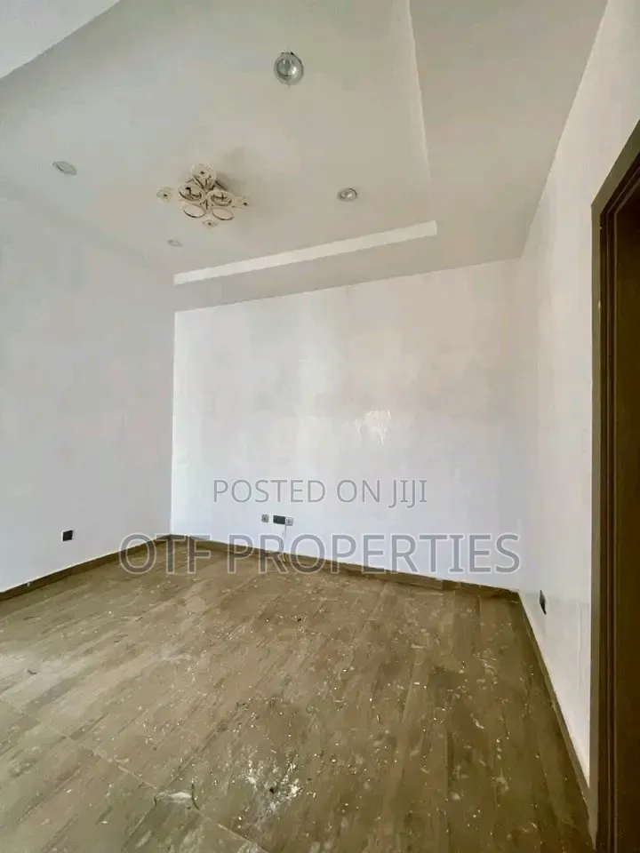 4bdrm Duplex in Jahi Gilmore for rent