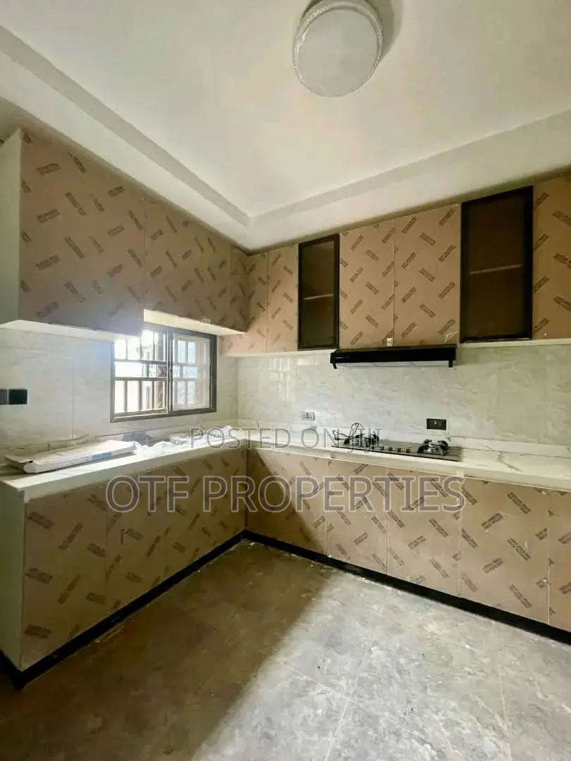 4bdrm Duplex in Jahi Gilmore for rent
